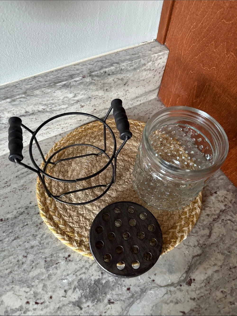 Farmhouse -style Hobnail Glass Floral Jar Vase With Handled Srand